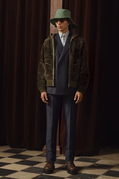 Look 15